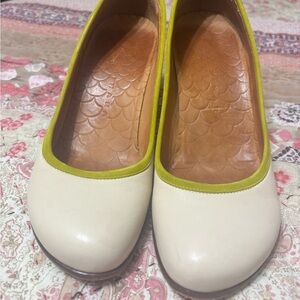 Chie Mihara Cream and Lime Green Satin Outer Lining